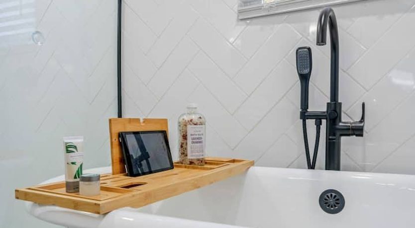 Photo of Airstream & Airwaves