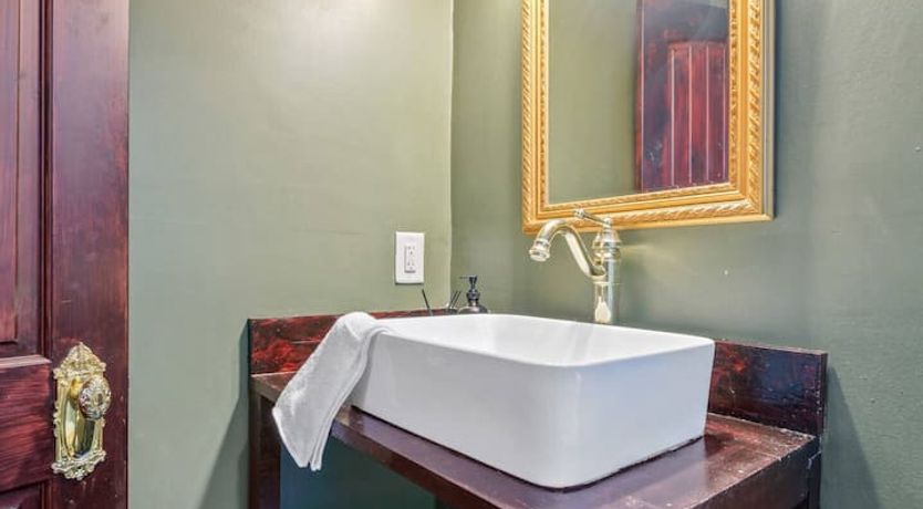 Photo of Airstream & Airwaves