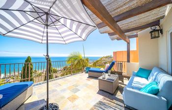 A Martini In Malibu Holiday Home