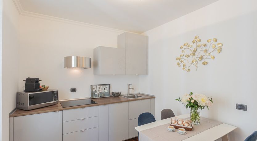 Photo of Cream Roses