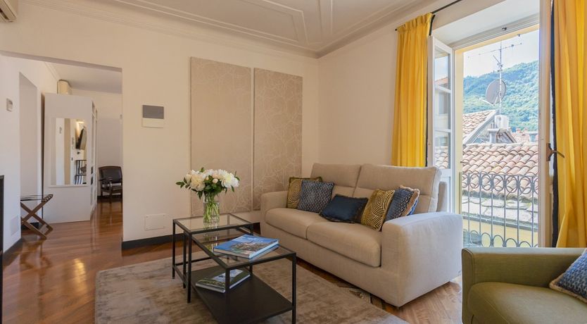 Photo of Cream Roses