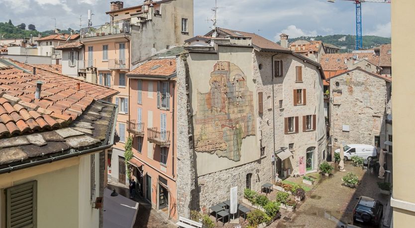 Photo of Cream Roses