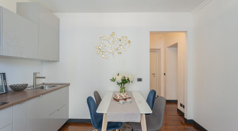 Photo of Cream Roses