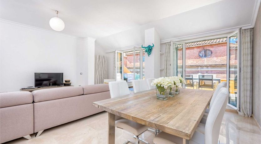 Photo of Juniper Green