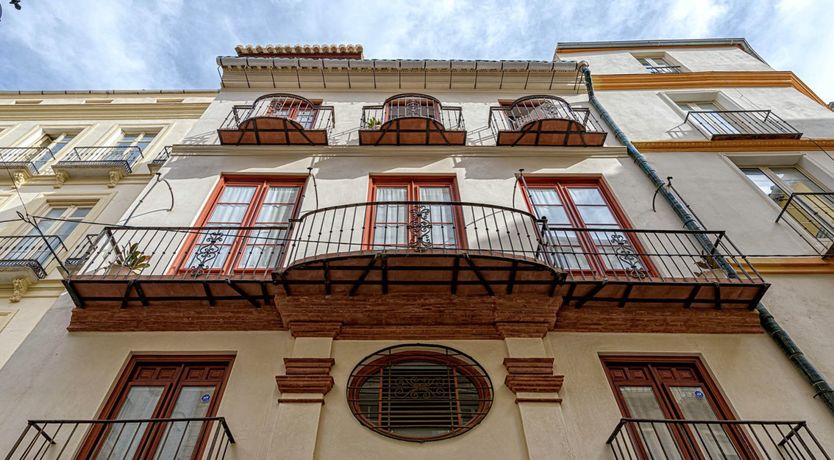 Photo of Balcony & Beam