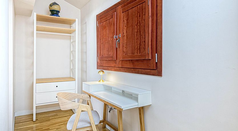 Photo of Balcony & Beam