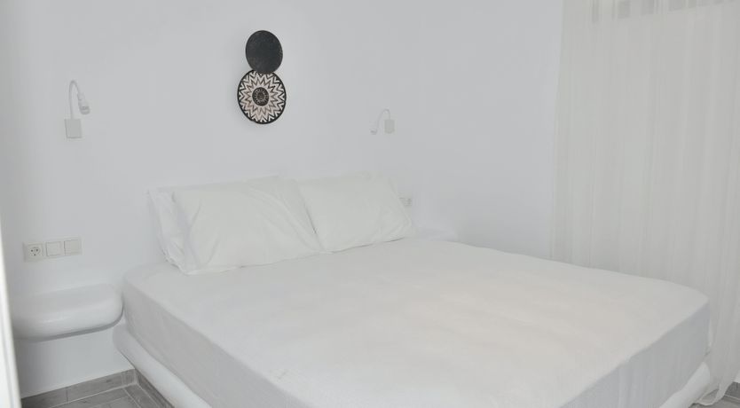 Photo of Zeus in the Architecture