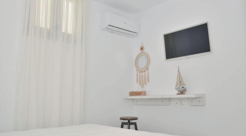 Photo of Zeus in the Architecture