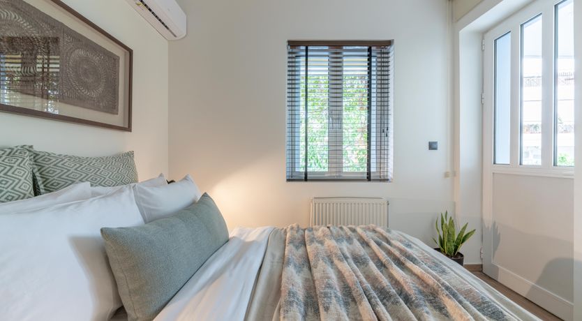 Photo of Athenian Musa