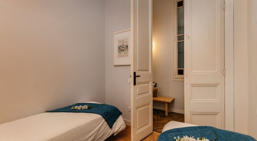 Photo of The Gold Leaf