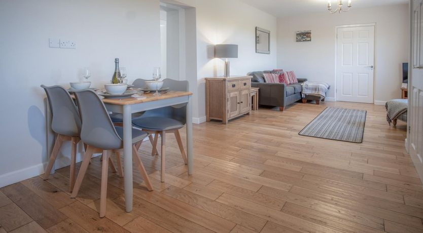 Photo of Daisies & Barley