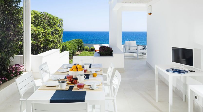 Photo of Sapphire & Pearl