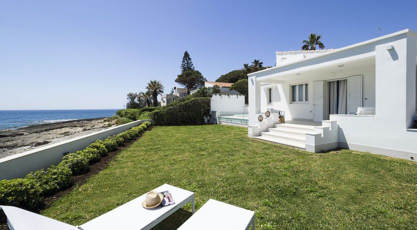 Photo of Sapphire & Pearl