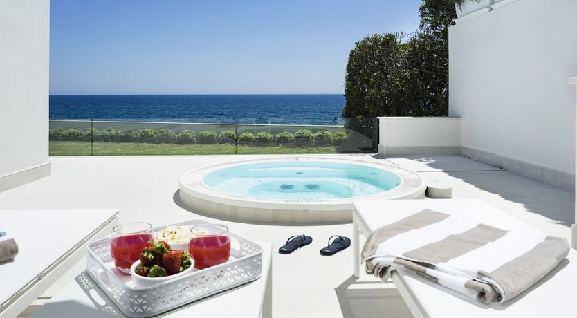 Photo of Sapphire & Pearl