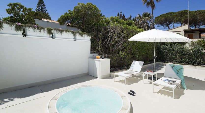 Photo of Sapphire & Pearl