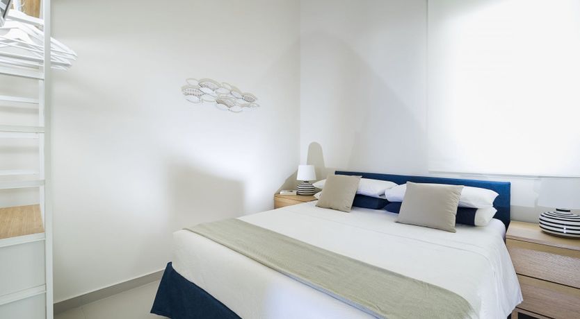 Photo of Sapphire & Pearl