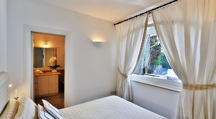 Photo of La Rosa Bianca