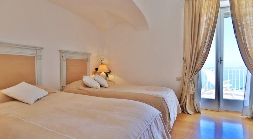 Photo of La Rosa Bianca