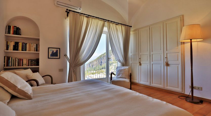 Photo of La Rosa Bianca