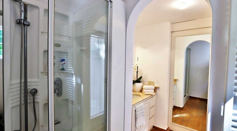 Photo of La Rosa Bianca