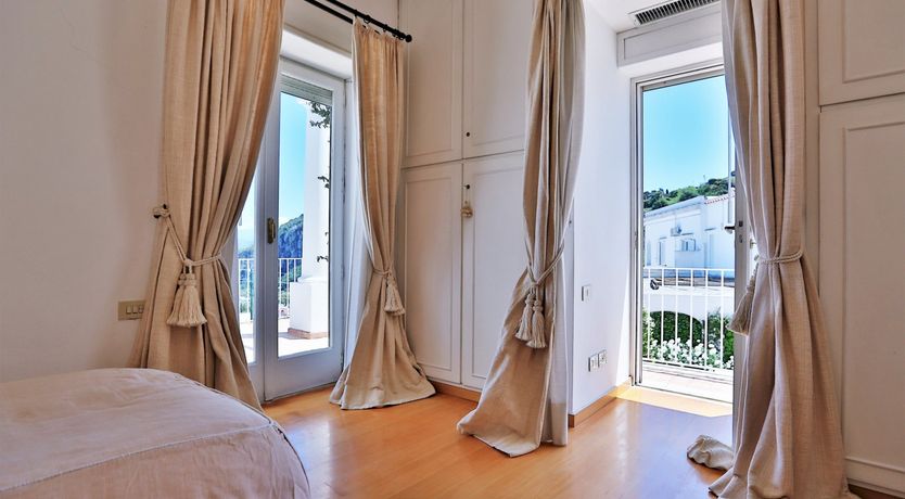 Photo of La Rosa Bianca