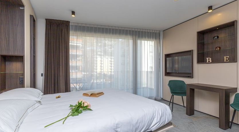 Photo of Lake & Mountains