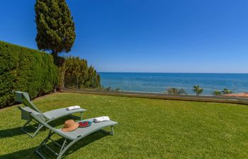 Garden Above the Sea Villa