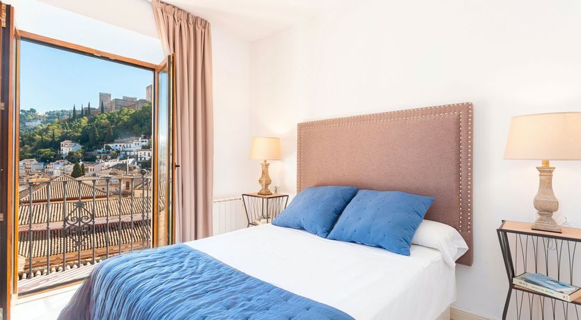 Photo of Leading Light