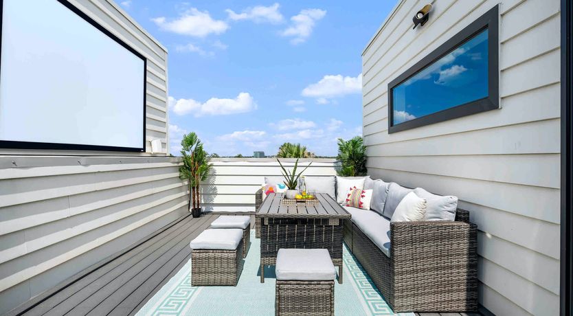 Photo of Pearl In The River