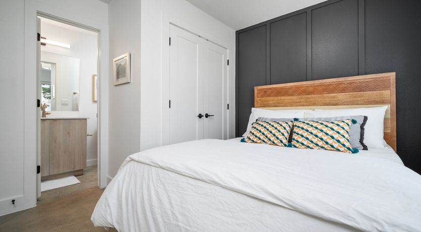 Photo of Pearl In The River