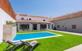 Photo of A Courtyard For Lovers