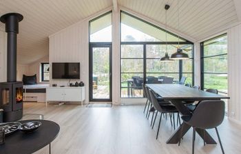 Bright Wood Grove Holiday Home
