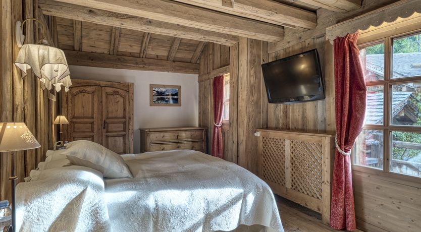 Photo of Little Wooden Hearts