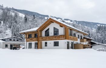 Warmth in the Alpine Holiday Home