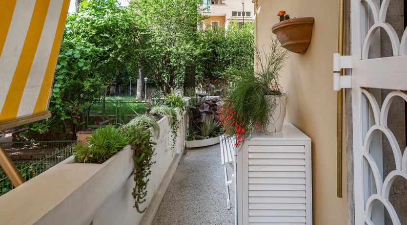 Photo of The Antique Market