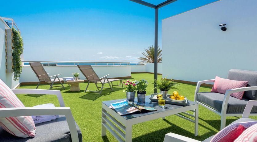 Photo of Sun Above Water