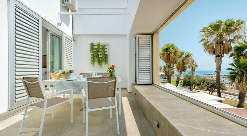 Photo of Sun Above Water