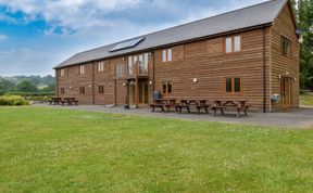 Photo of 5 Bed in Newtown