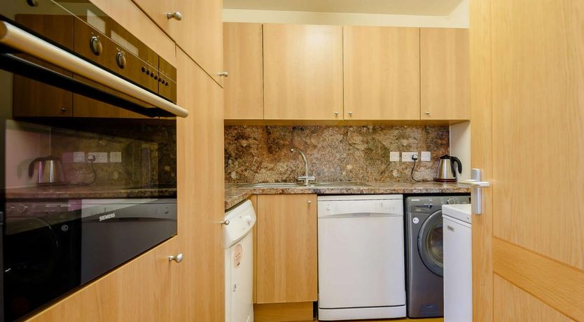 Photo of 5 Bed in Newtown