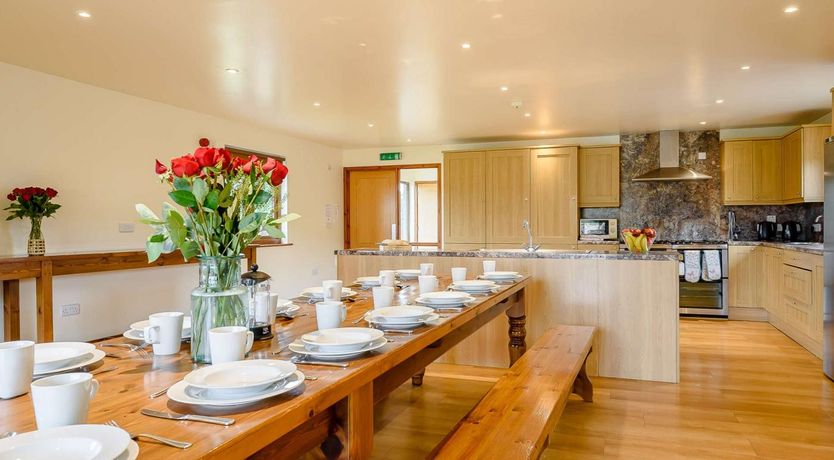 Photo of 5 Bed in Newtown