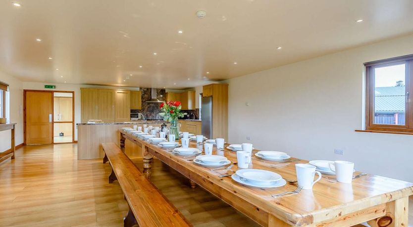 Photo of 5 Bed in Bettws Cedewain