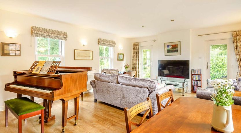 Photo of 5 Bed in Askam-in-furness