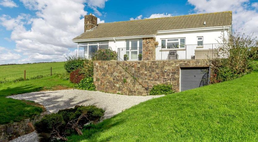 Photo of 3 Bed in Lee