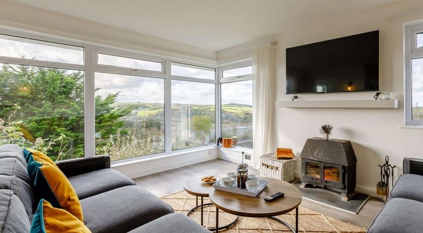 Photo of 3 Bed in Lee