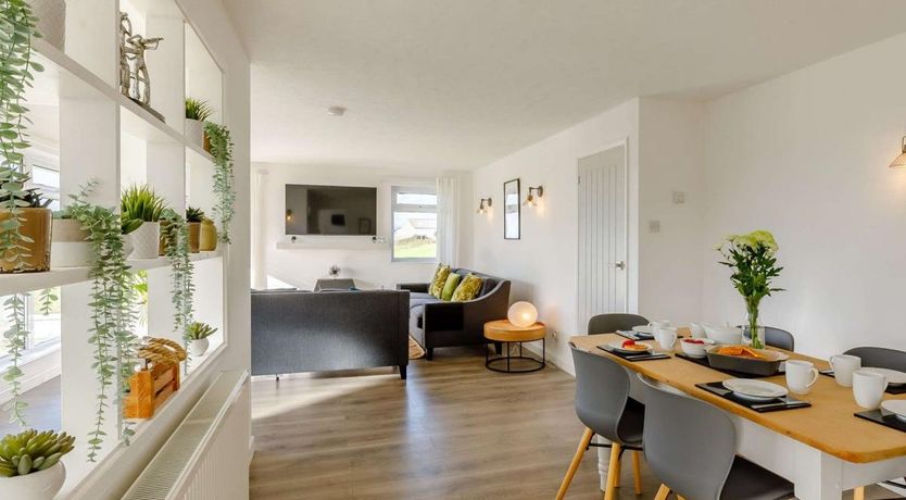 Photo of 3 Bed in Lee