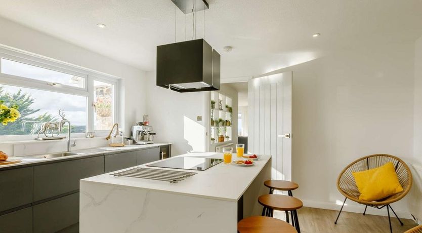 Photo of 3 Bed in Lee