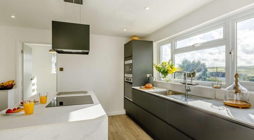 Photo of 3 Bed in Lee