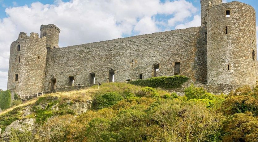 Photo of 4 Bed in Harlech