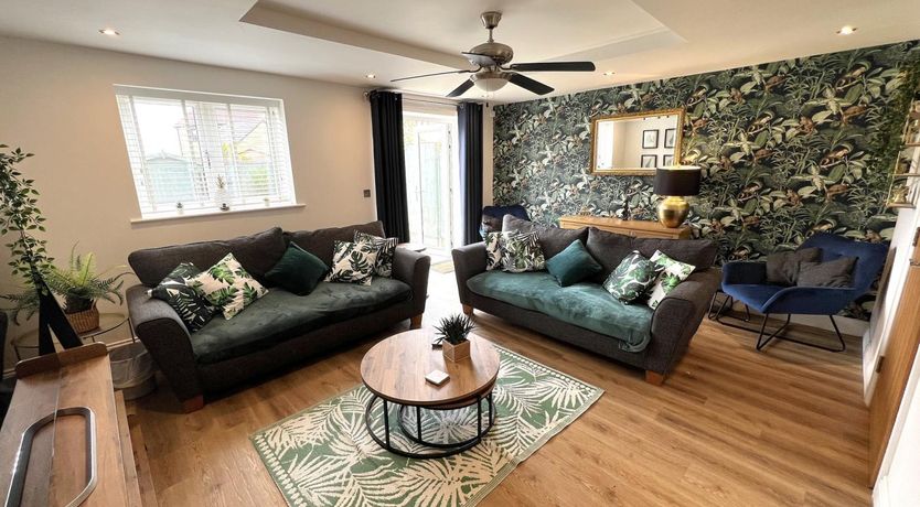 Photo of 4 Bed in Whitby