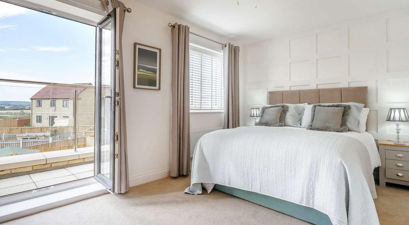 Photo of 4 Bed in Whitby